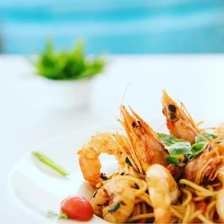 酒店 Fisilanis Beachfront