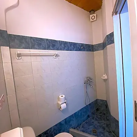Fisilanis Beachfront 2* Logaras