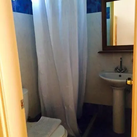 Fisilanis Beachfront Szálloda 2*