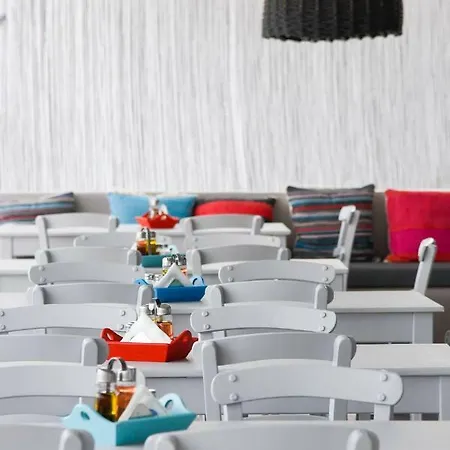 Fisilanis Beachfront Szálloda Logarász